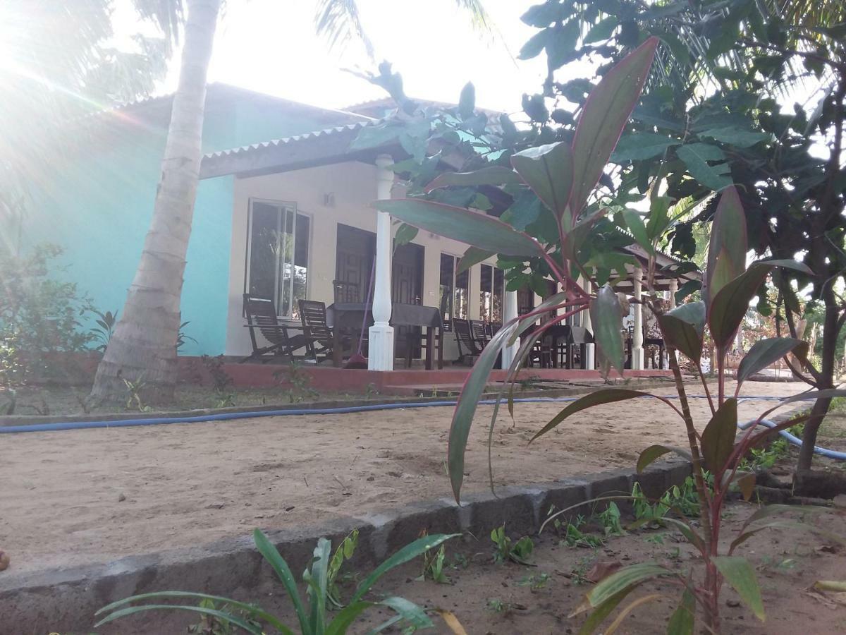 Theepan'S Home Nilaveli Exterior photo